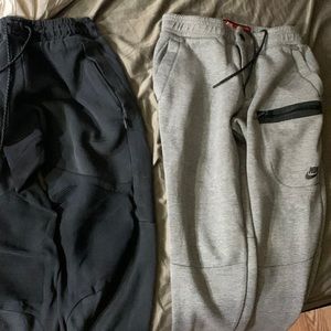 2 Mens Nike sweatpants, adjustable waist, pockets with zippers size S